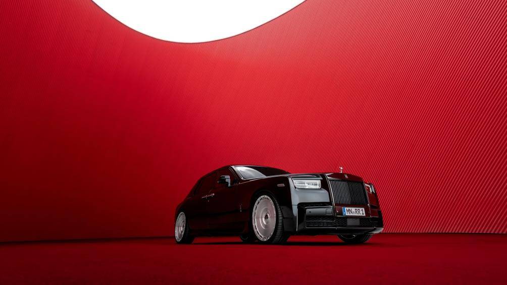 Tổng sức mạnh mới của Phantom Spofec đạt 685 mã lực và 1.010 Nm. Xe có thể tăng tốc từ 0-100 km/h trong 5 giây và tốc độ giới hạn điện tử 250 km/h