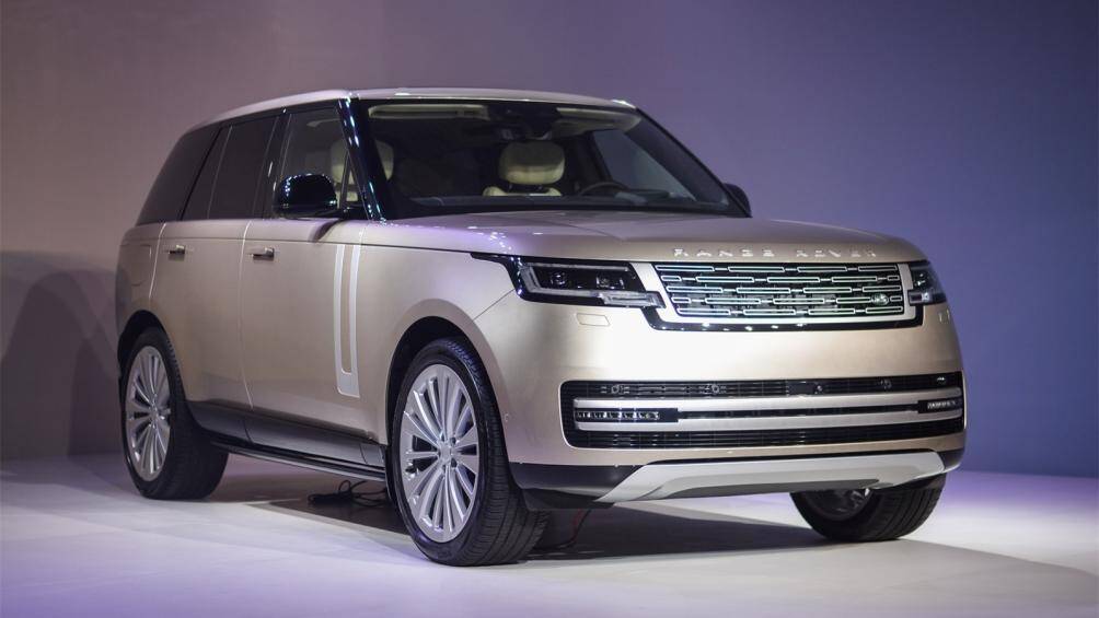 3. Range Rover: Giá trị mẫu xe này còn lại dự kiến khoảng 56,91% so với giá bán đầu, sau 5 năm sử dụng