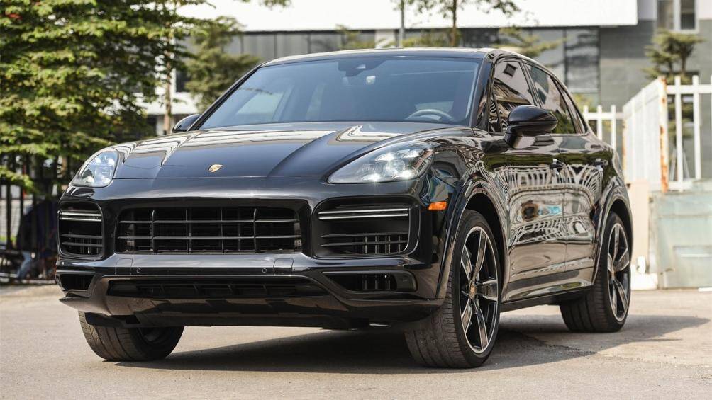 5. Porsche Cayenne: Porsche Cayenne 2023 có giá 72.000-188.700 USD tùy phiên bản. Sau 5 năm sử dụng, giá xe còn khoảng 62% giá trị ban đầu