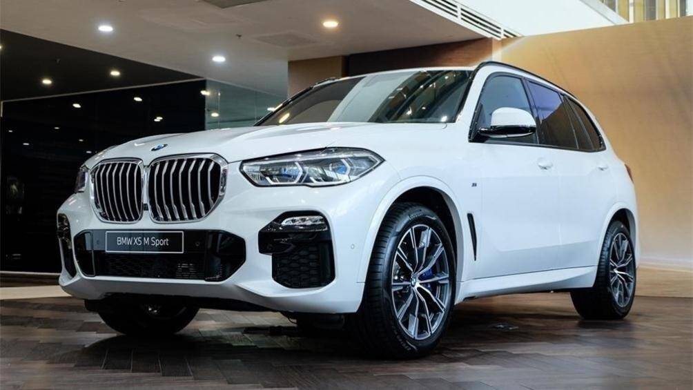 7. BMW X5: Sau 5 năm sử dụng, giá trị của BMW X5 còn khoảng 64,15% giá trị ban đầu. Trong khi giá niêm yết của mẫu xe này ở mức 61.600-108.900 USD