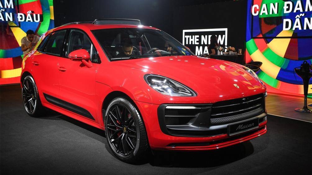 9. Porsche Macan: Xe có giá khởi điểm từ 57.500 USD đến 82.900 USD, CarEdge dự đoán Porsche Macan sẽ còn lại 65,9% giá trị ban đầu sau 5 năm sử dụng