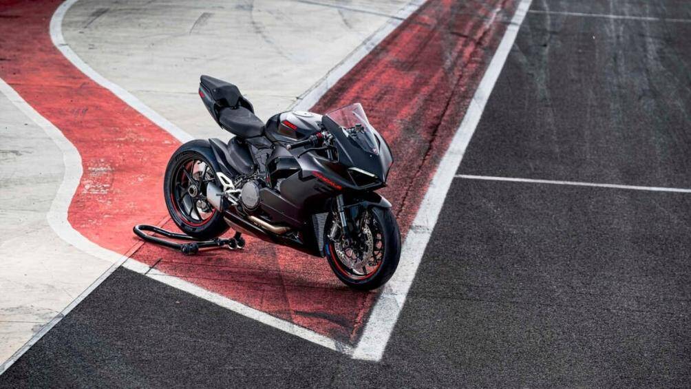Panigale V2 2024 dự kiến được bán cùng với Panigale V2 Bayliss có giá 149.900 RM (764 triệu đồng) tại Malaysia