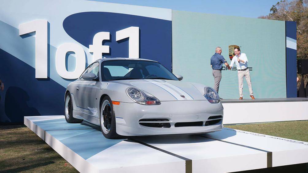 Một khách hàng vừa xuống tiền tậu chiếc 911 Classic Club Coupe với mức giá 1,2 triệu USD (28,242 tỷ đồng)