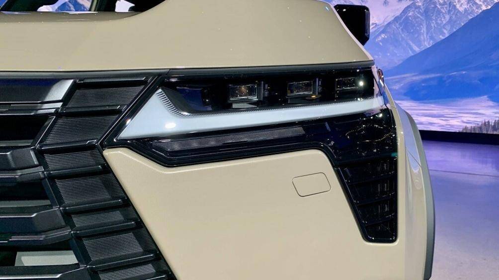 Hệ thống an toàn cho xe nổi bật với gói công nghệ Lexus Safety Sense 3.0 với các tính năng ga tự động thích ứng, cảnh báo tiền va chạm, hỗ trợ phanh khẩn cấp...