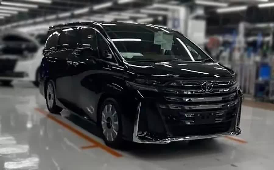 Tại thị trường Nhật Bản, Toyota Alphard 2023 sẽ có tổng cộng 5 phiên bản, bao gồm G 2.5L, Z 2.5L, G Hybrid, Z Hybrid và Executive Lounge