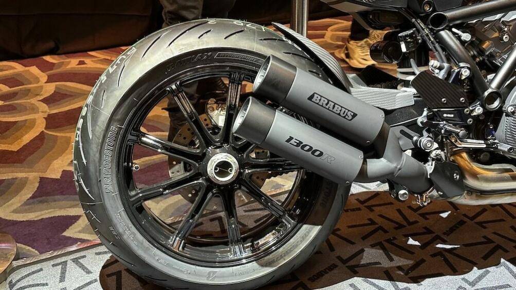 Giá bán siêu xe tại nước này là 480.000 ringgit (khoảng 2,43 tỷ đồng)