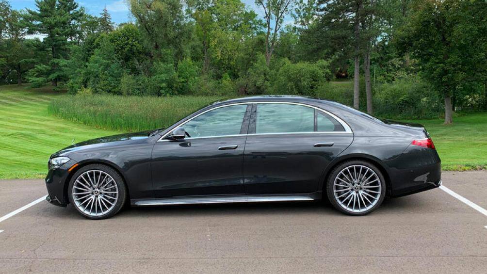 1. Mercedes-Benz S-Class 2023 (giá khởi điểm: 114.500 USD)