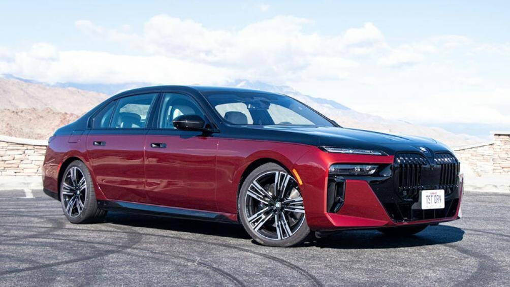 3. BMW 7 Series 2023 (giá khởi điểm: 95.700 USD)