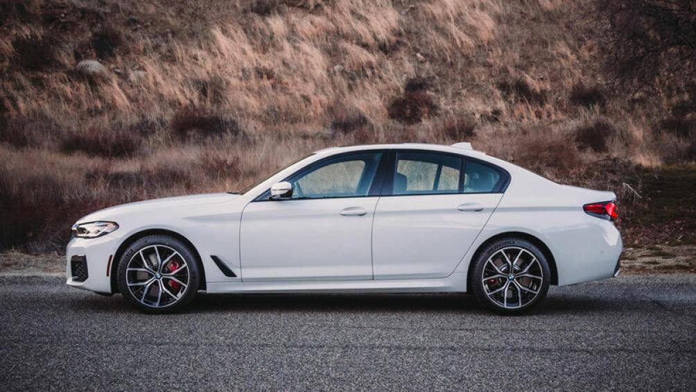 6. BMW 5 Series 2023 (giá khởi điểm: 54.800 USD)