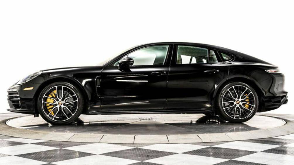9. Porsche Panamera Turbo S 2023 (giá khởi điểm: 186.400 USD)