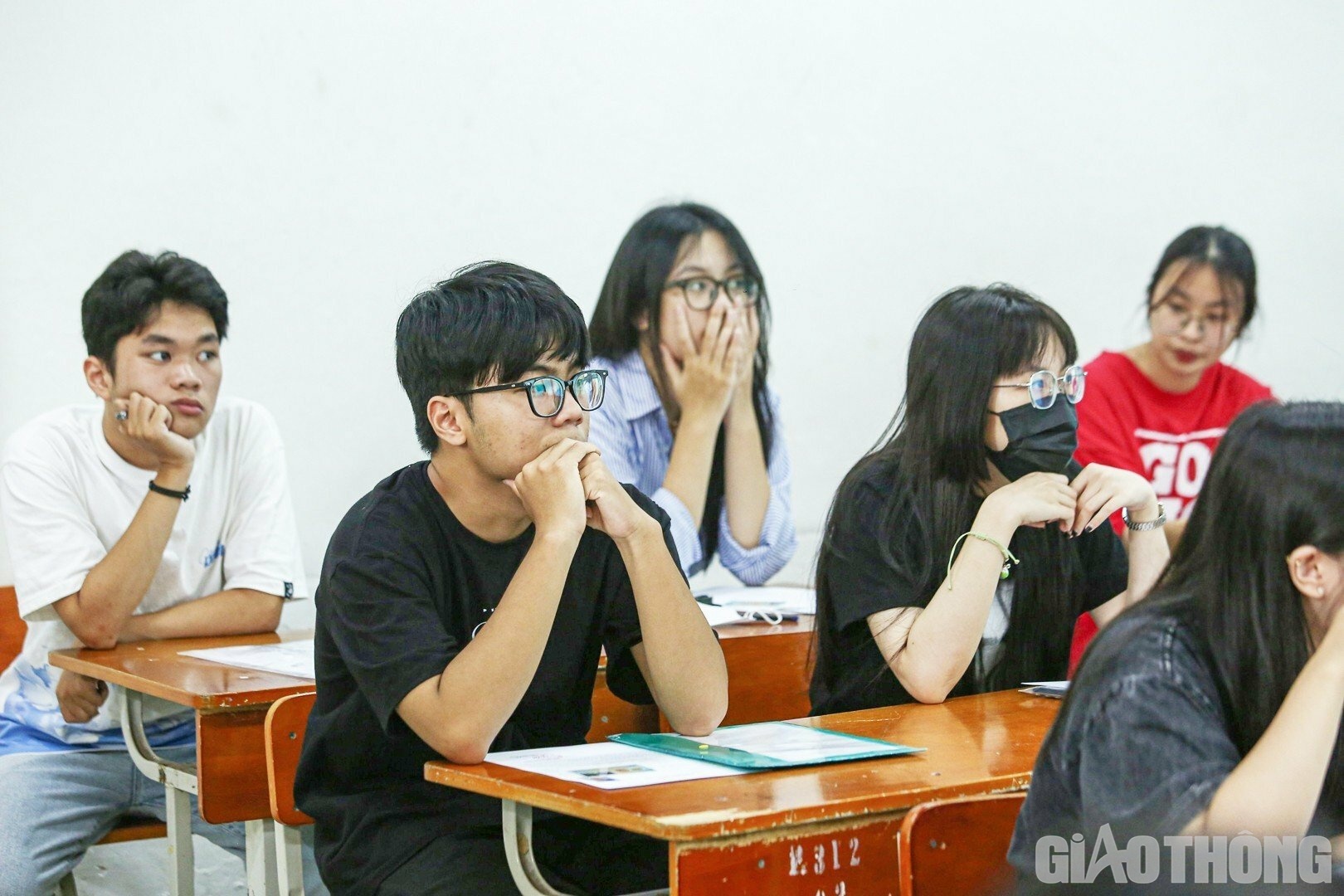 Các thí sinh sẵn sàng tinh thần bước vào buổi thi chính thức ngày mai