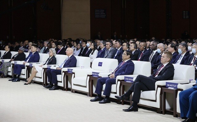 Thủ tướng Phạm Minh Chính và các đại biểu tham dự Hội nghị WEF Thiên Tân. Ảnh: VGP