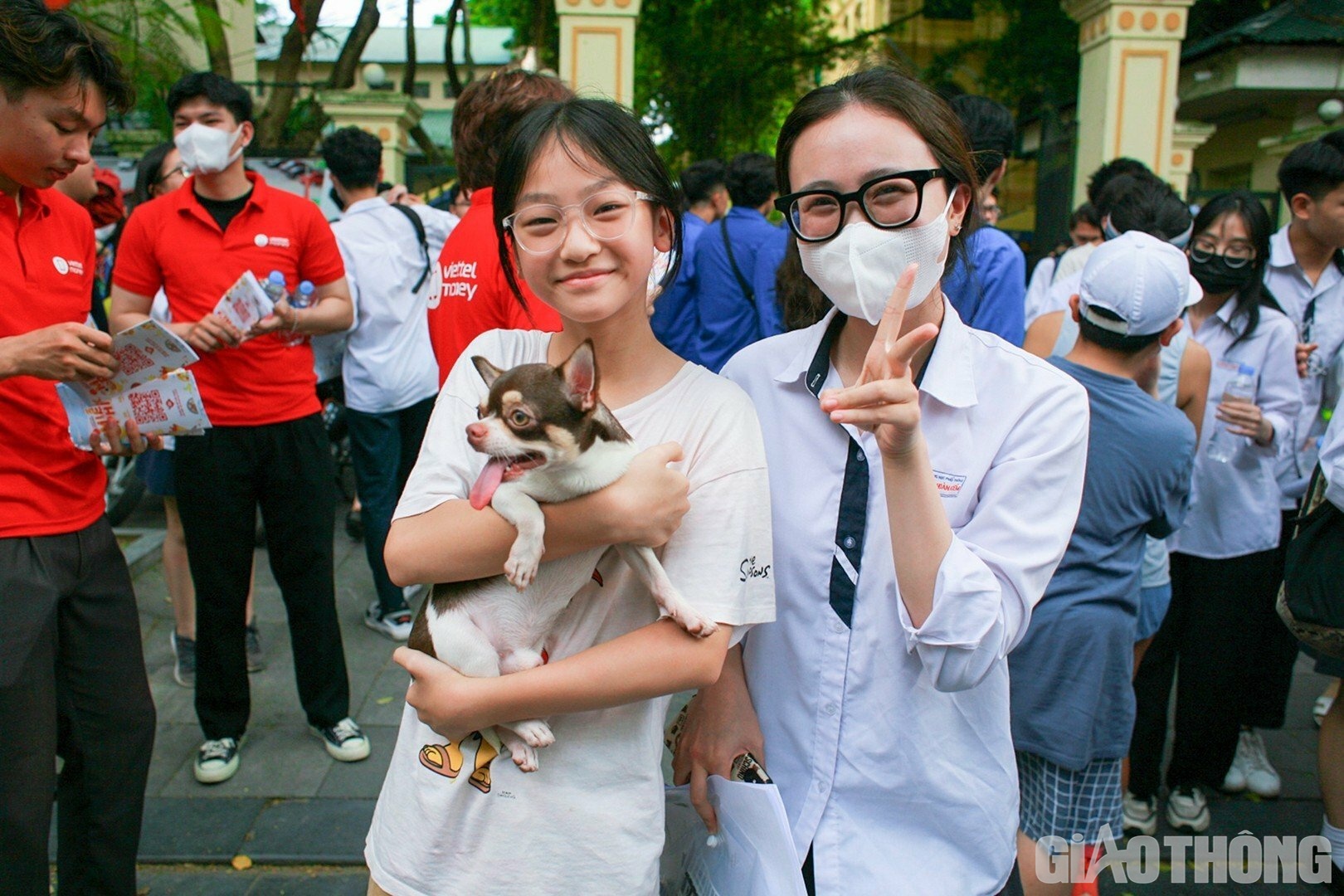 Còn với thí sinh Nguyễn Huyền Thanh (THPT Trần Phú) bày tỏ: "Em cảm thấy tự tin nhất ở phần hình học và dự kiến được khoảng 8 điểm cho bài thi"