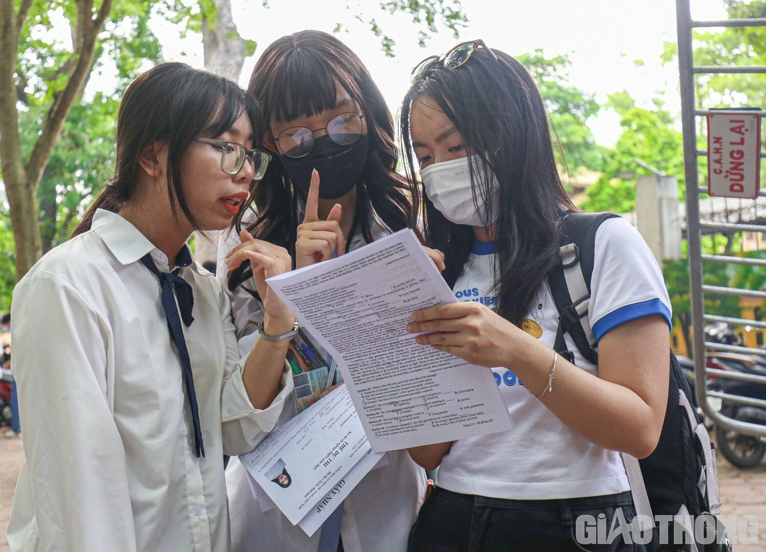 Nhều thí sinh nhận định, các kiến thức xuất hiện trong đề thi tiếng Anh bao quát tất cả các cấu trúc ngữ pháp đã được học ở bậc THPT. Tuy nhiên, đề thi năm nay có độ phân hóa rõ rệt hơn
