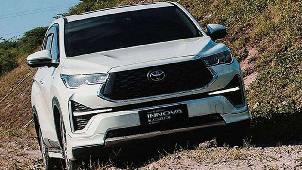 Tại Philippines, giá xe Toyota Zenix 2023 tương ứng của 2 phiên bản V CVT và Q Hybrid là 1,67 triệu Peso (706 triệu đồng) và 1,95 triệu Peso (825 triệu đồng)