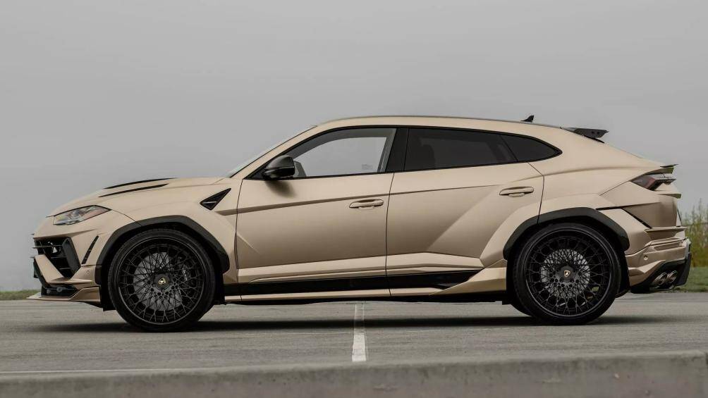 Bộ bodykit mới của Urus được gọi là "Vision 2.0". Bộ phụ kiện này được lắp đặt mà không cần cắt xén phần thân xe nguyên bản
