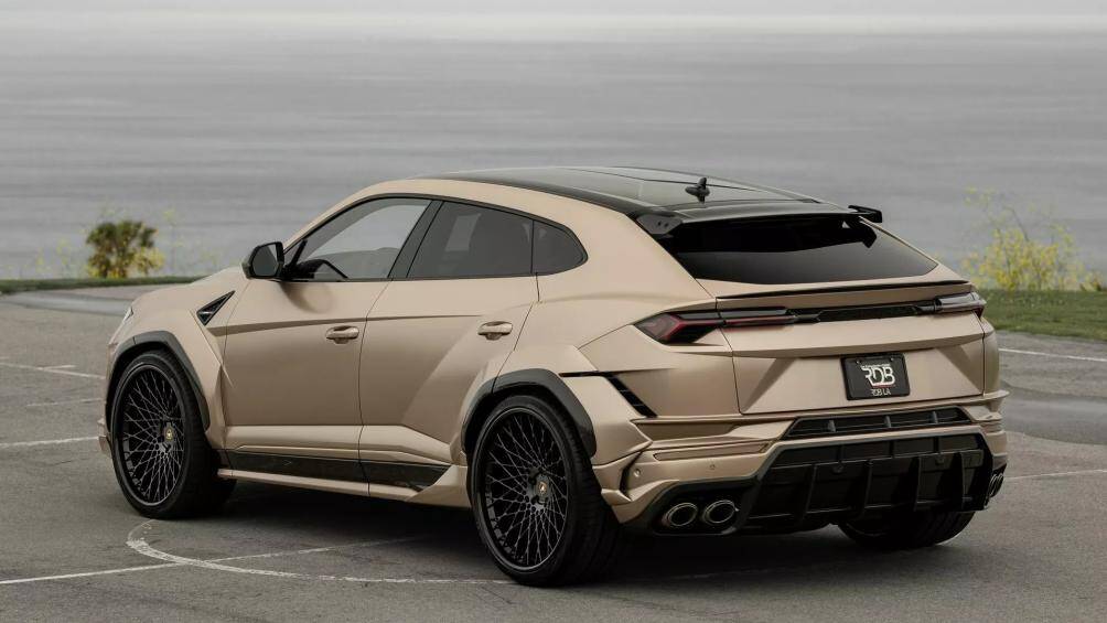 1016 Industries sẽ đưa ra nhiều phiên bản khác nhau. Đầu tiên là gói tiêu chuẩn dành cho Urus Performanceante, được làm bằng sợi carbon, có giá 31.225 USD