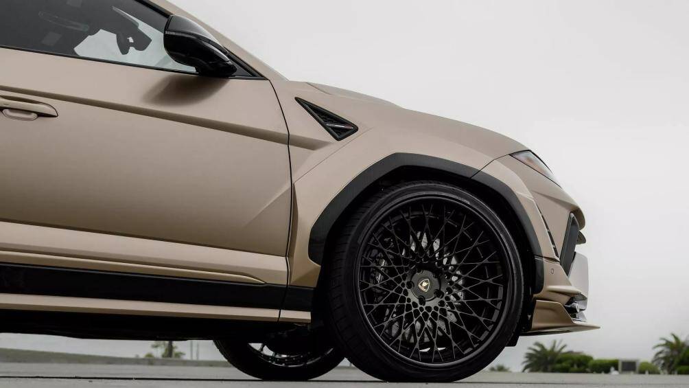 Ngoài phần thân được làm lớn hơn, 1016 Industries còn trang bị bộ mâm xe thiết kế đặc biệt với nhiều nan hoa