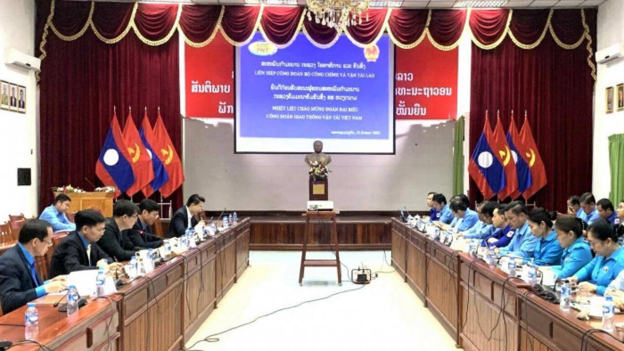 Tăng cường hợp tác công đoàn GTVT hai nước Việt - Lào
