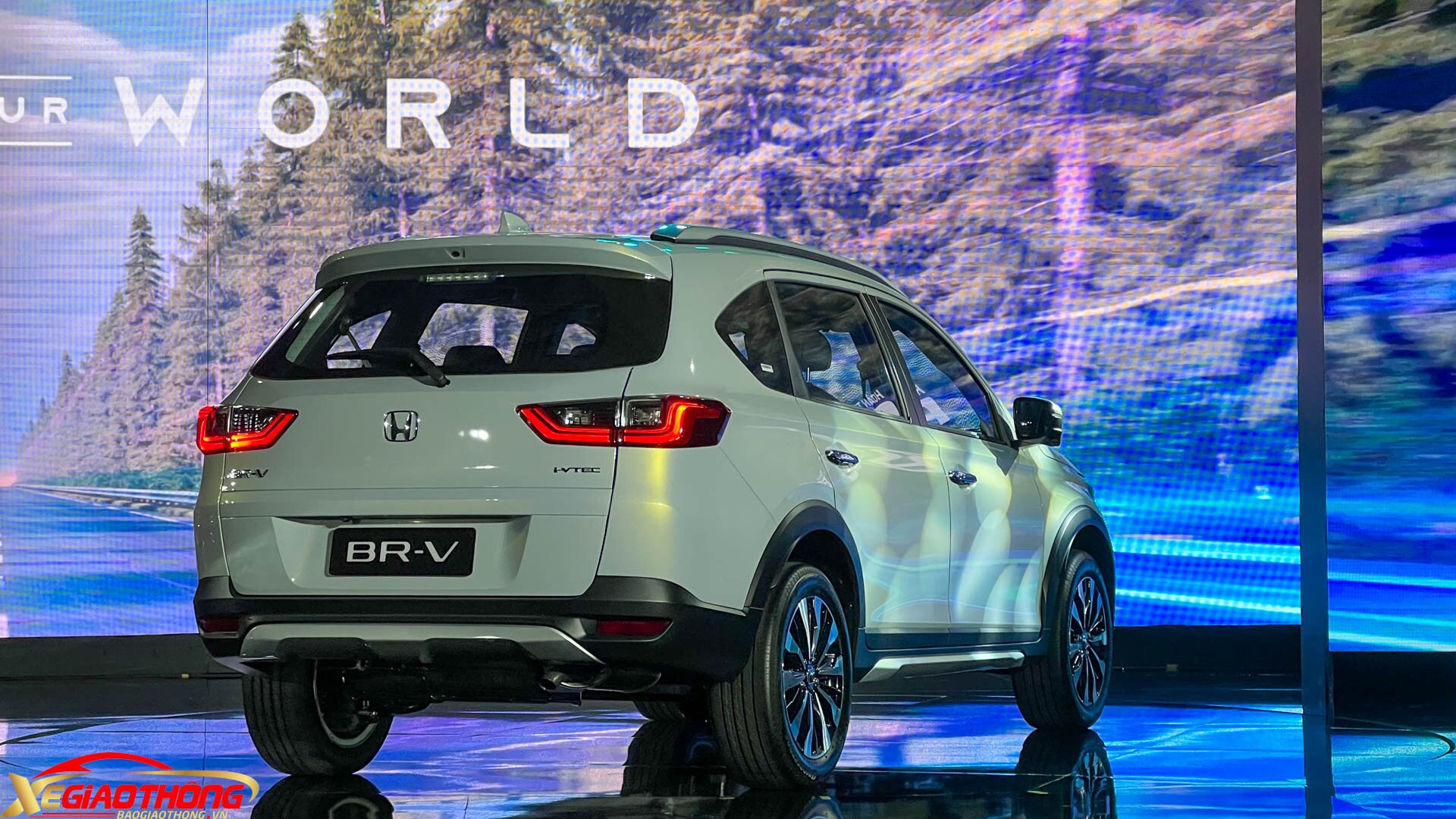 Xe có chiều dài x rộng x cao lần lượt là 4.490 x 1.780 x 1.685mm, chiều dài cơ sở 2.700mm. Khoảng sáng gầm 207mm