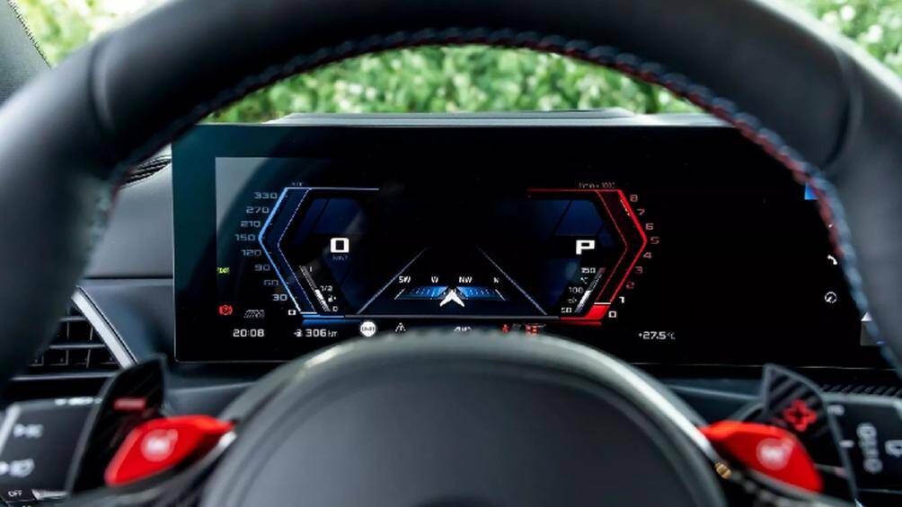 Các thành phần đắt tiền khác trên BMW M3 Touring độ Manhart gồm: bánh xe hợp kim trị giá 5.829 € (6.363 USD), ống xả thể thao Remus trị giá 4.165 € (4.546 USD).