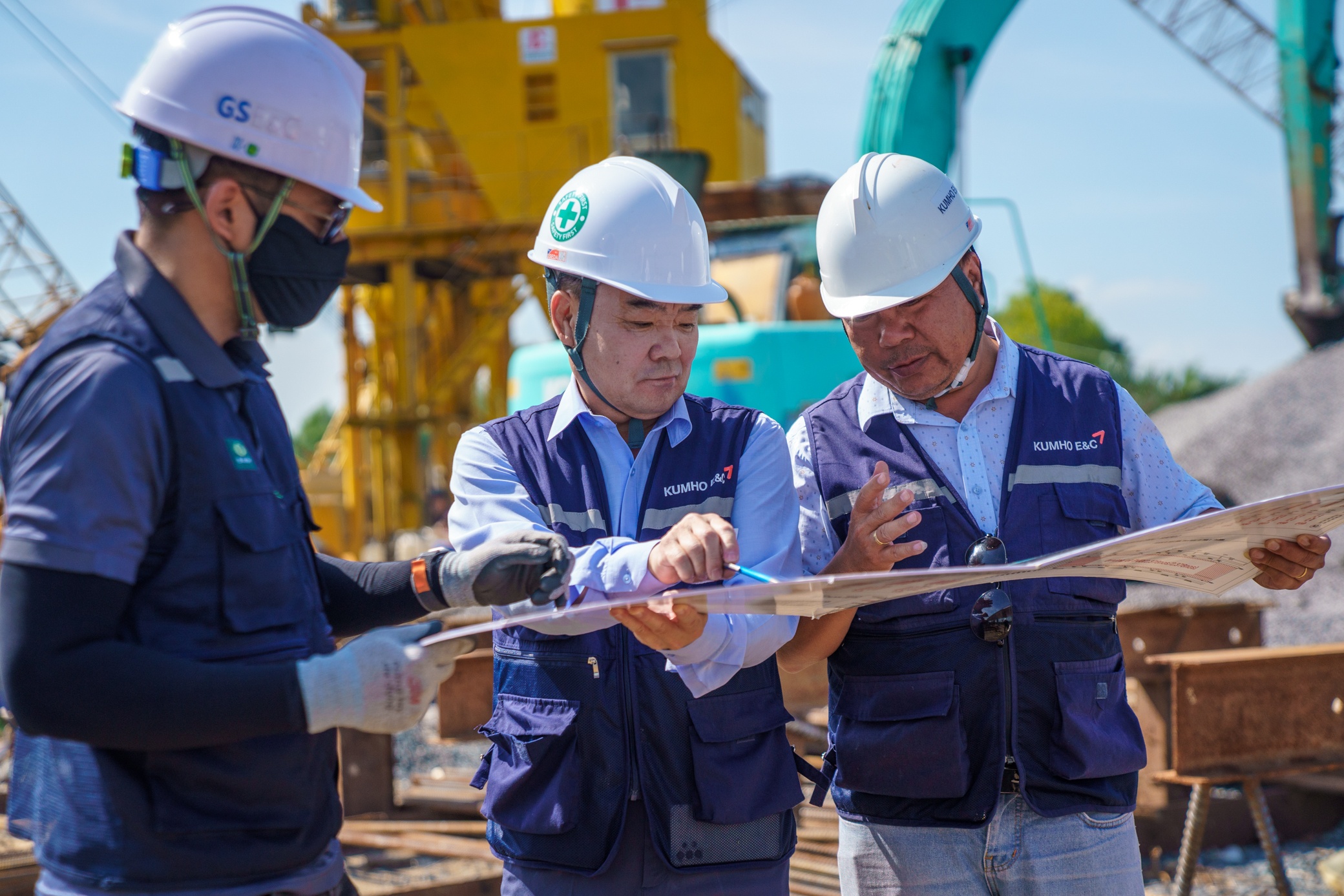 Ông Cho Byeong Hwan, Giám đốc dự án gói thầu xây dựng cầu Nhơn Trạch (Công ty Kumho engineering & contruction) cho biết, nhà thầu đã chuẩn bị đầy đủ trang thiết bị, vật tư nhân lực. Đơn vị cũng hoàn toàn sẵn sàng bắt tay vào thi công ngay khi có mặt bằng.