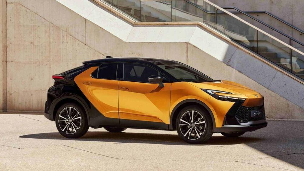 C-HR 2024 được trang bị nhiều tính năng an toàn chủ động ADAS như: kiểm soát chân ga, hỗ trợ lái chủ động, hỗ trợ đánh lái, hỗ trợ chuyển làn...
