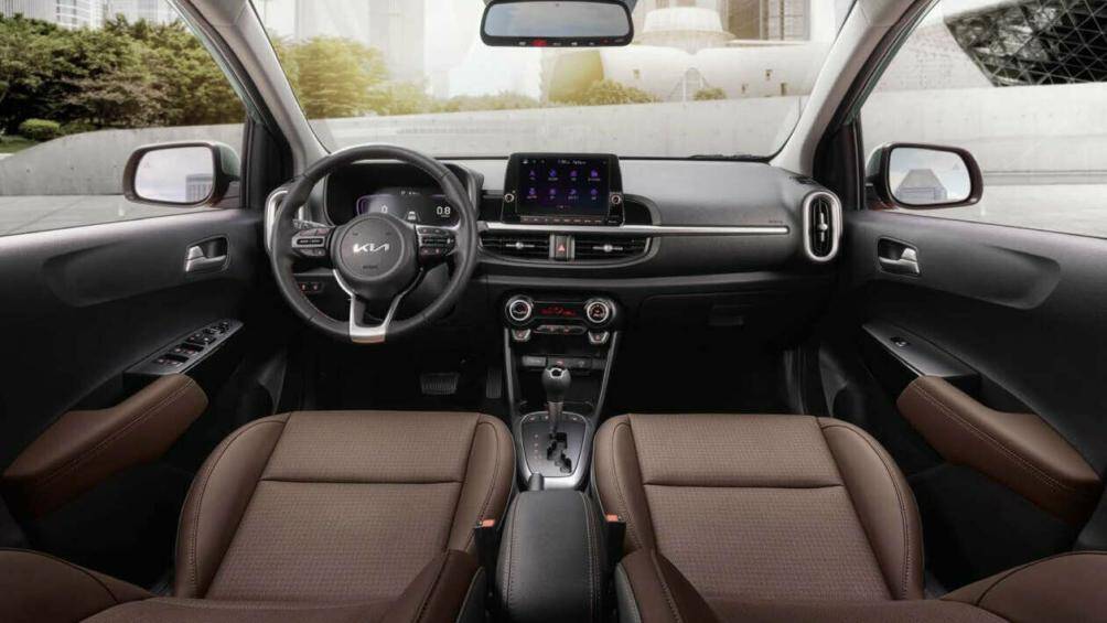 Tổng thể nội thất không khác biệt nhiều đời trước song một số trang bị đã được nâng cấp.