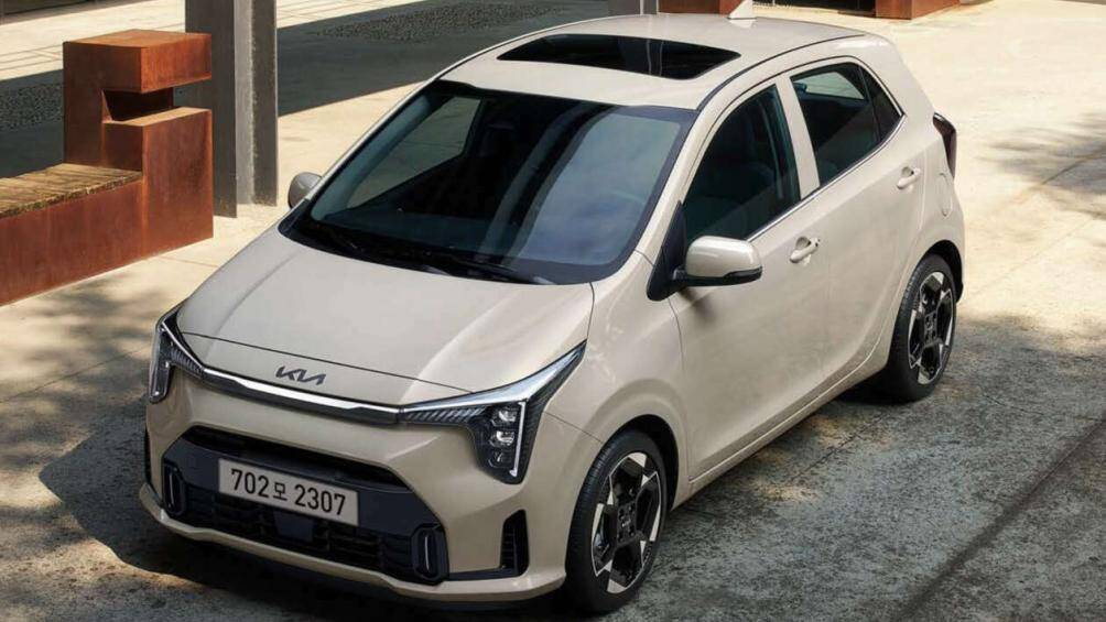 Dù chỉ là phiên bản facelift, Kia Morning 2023 vẫn có những thay đổi lớn về thiết kế so với đời trước. Ngoại thất có nhiều chi tiết tạo hình góc cạnh và vuông vức hơn.