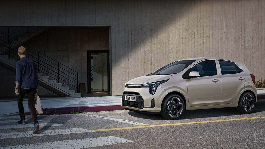 Kia Morning 2023 bán tại Hàn Quốc dùng động cơ 1.0L công suất 76 mã lực và hộp số tự động 4 cấp. Ở châu Âu, xe có lựa chọn động cơ 1.0L (67 mã lực) hoặc 1.2L (84 mã lực), đi kèm hộp số sàn 5 cấp hoặc tự động 4 cấp.