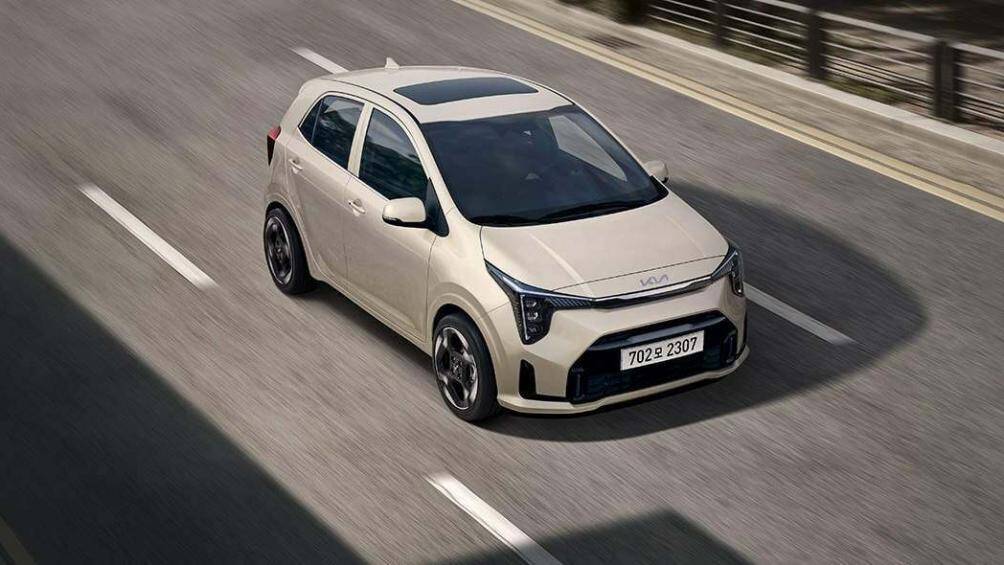 Phiên bản cao của Kia Morning 2023 sẽ có gói hỗ trợ lái nâng cao (ADAS), gồm những hệ thống như hỗ trợ tránh va chạm trước, cảnh báo điểm mù, hỗ trợ giữ làn, cảnh báo phương tiện cắt ngang phía sau, cảnh báo người lái mất tập trung hay giới hạn tốc độ.