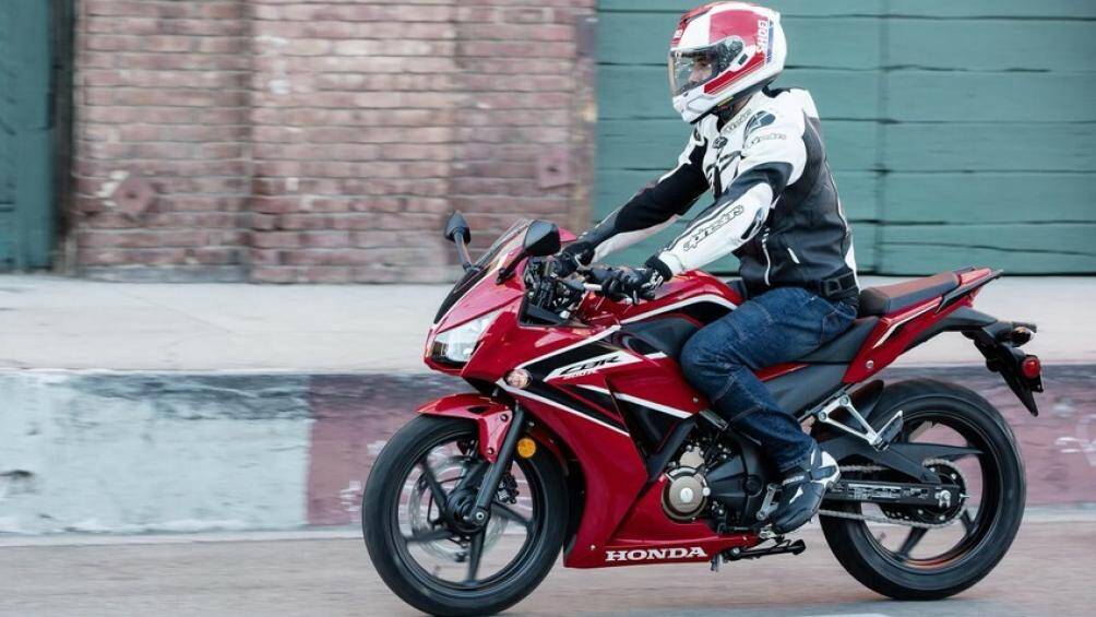 Honda CBR300R 2023 có giá 115 triệu đồng