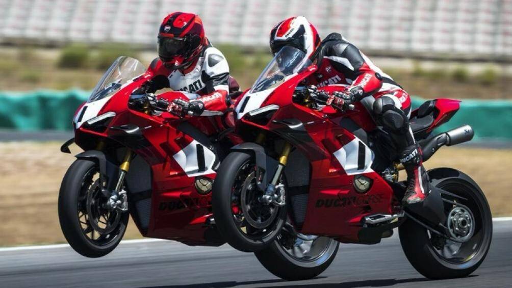 Ducati Panigale V4R 2023 có giá hơn 1 tỉ đồng