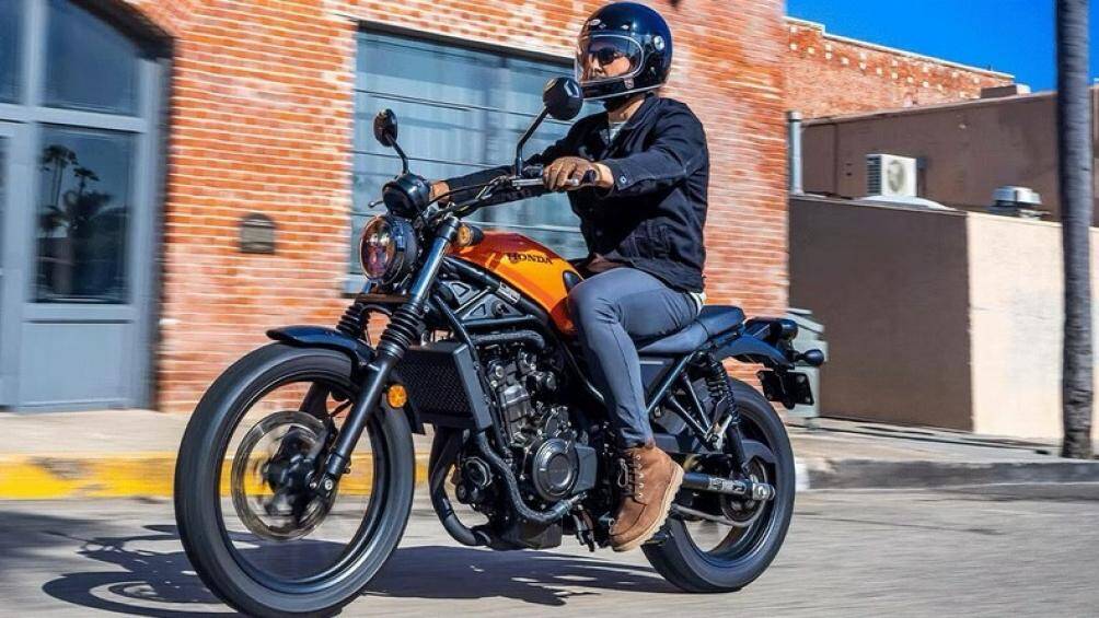 Honda SCL500 2023 có giá 160 triệu đồng