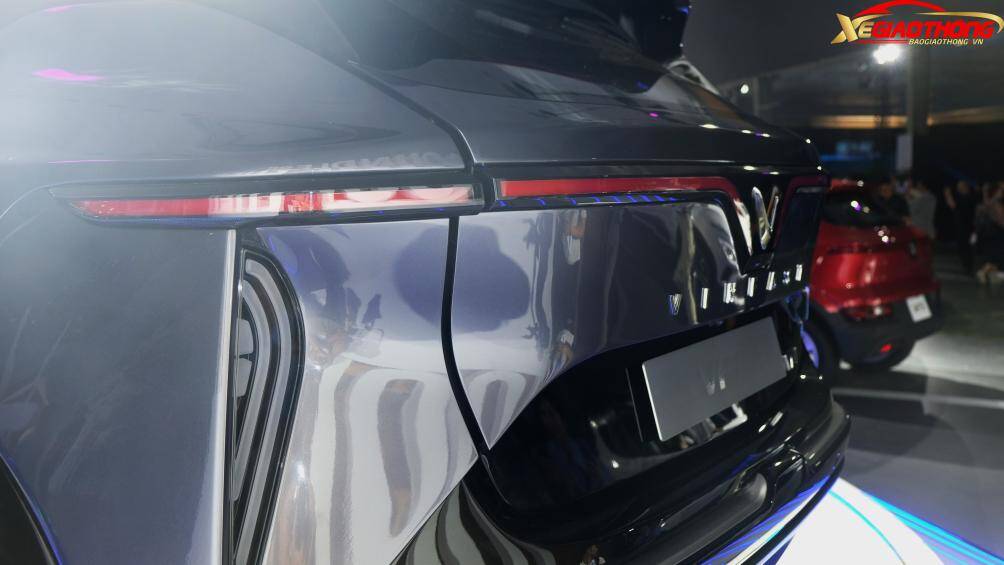 Trong khi đó, đèn hậu phía đuôi xe có thiết kế ấn tượng.
