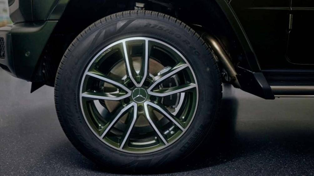 Những chi tiết đặc biệt đánh dấu phiên bản Final Edition này bao gồm bộ la-zăng hợp kim AMG 20 inch có thiết kế 5 chấu kép.