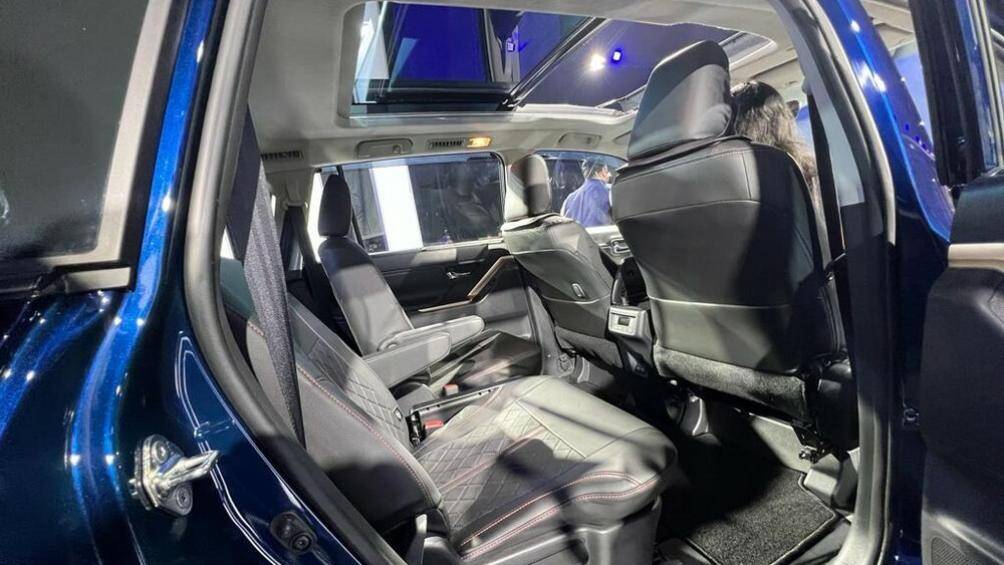 Suzuki Invicto sử dụng hệ truyền động hybrid, bao gồm máy xăng 4 xi-lanh, dung tích 2.0L, công suất tối đa 172 mã lực và mô-men xoắn cực đại 188 Nm.