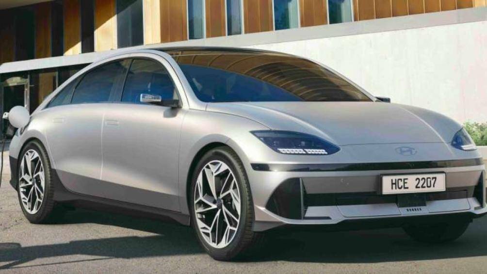 Mẫu xe chạy hoàn toàn bằng điện Hyundai Ioniq 6 đã được ra mắt tại Singapore với giá 259.888 SGD (khoảng 4,56 tỷ đồng).
