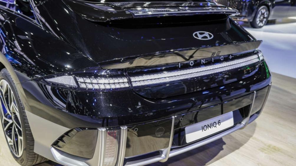 Hiện chưa có thông tin Hyundai Ioniq 6 phiên bản chạy điện hoàn toàn sẽ xuất hiện tại thị trường Việt Nam trong thời gian tới hay không?