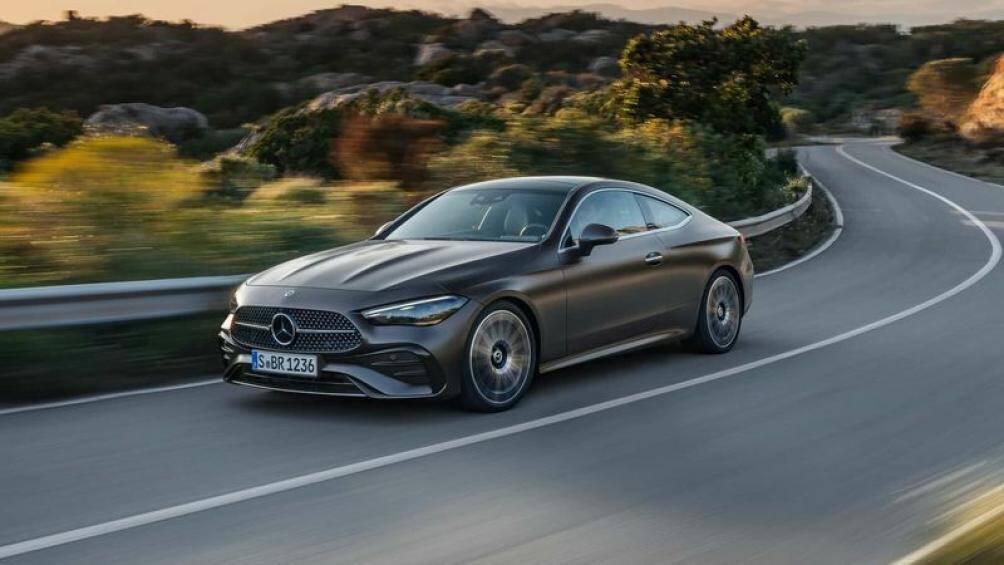 Sau nhiều thông tin rò rỉ, Mercedes-Benz mới đây đã chính thức trình làng mẫu coupe hạng sang CLE Coupe 2024 với nhiều công nghệ mới.