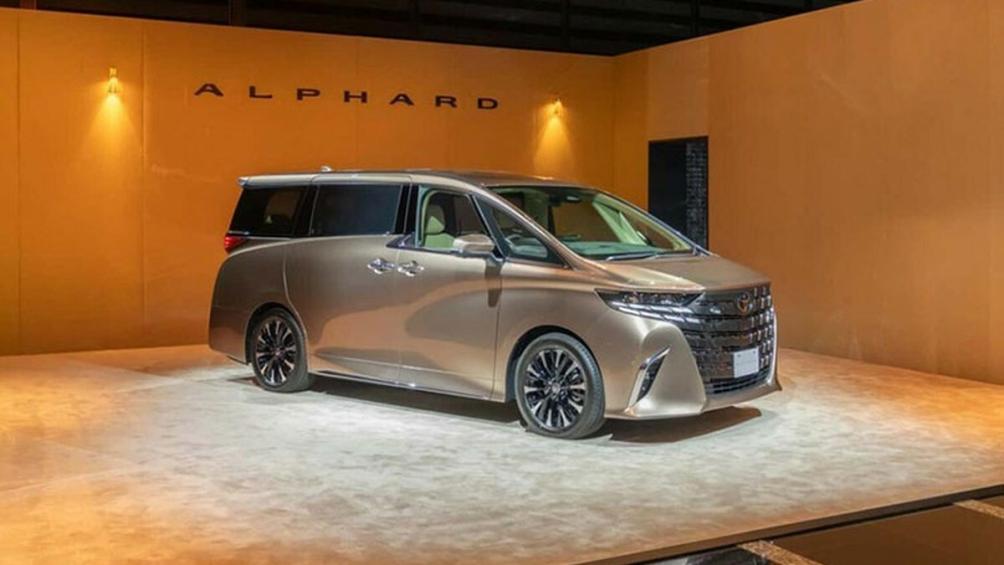 Mẫu xe Toyota Alphard 2024 đã bắt đầu nhận cọc cho phiên bản cao cấp nhất là Executive Lounge tại thị trường Malaysia.