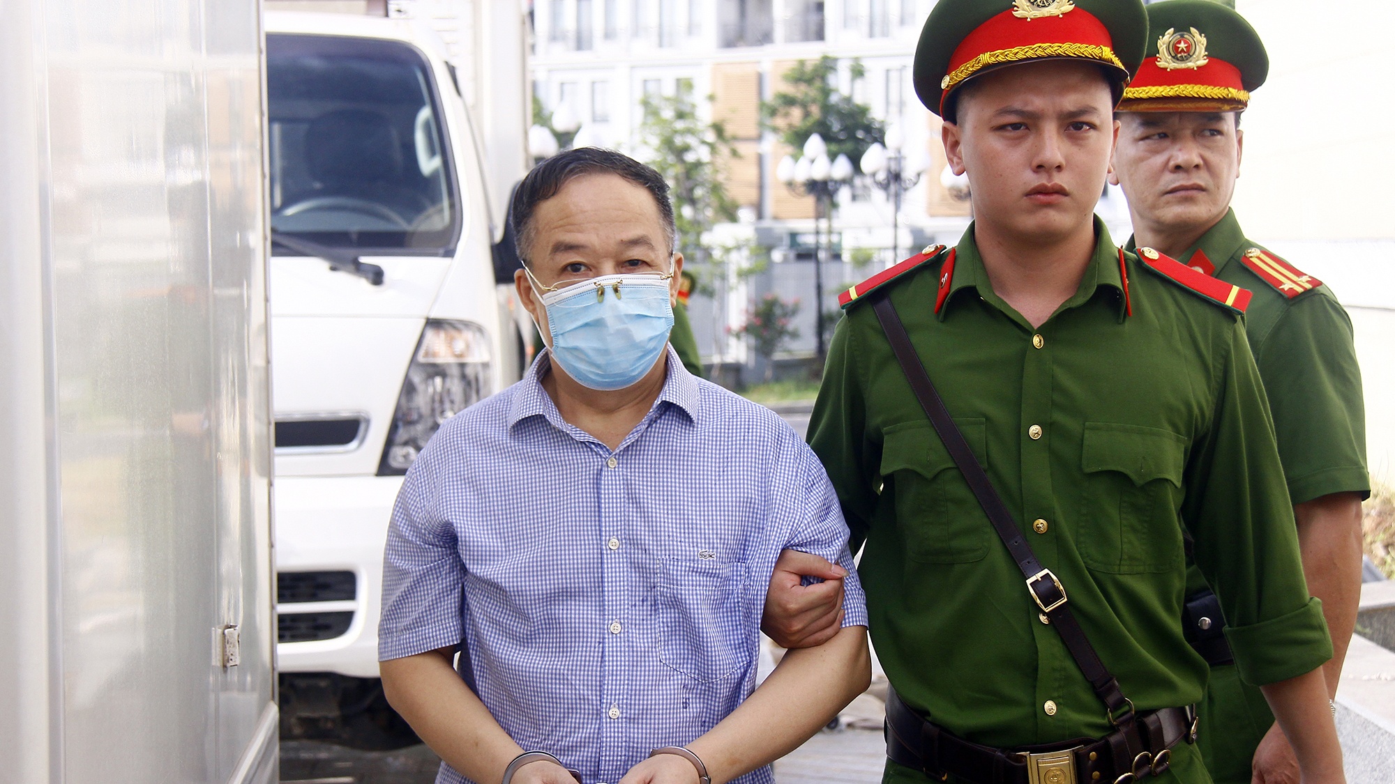 Bị cáo Trần Văn Dự, nguyên Phó cục trưởng Cục Quản lý xuất nhập cảnh bị cáo buộc nhận hối lộ trong vụ chuyến bay giải cứu.