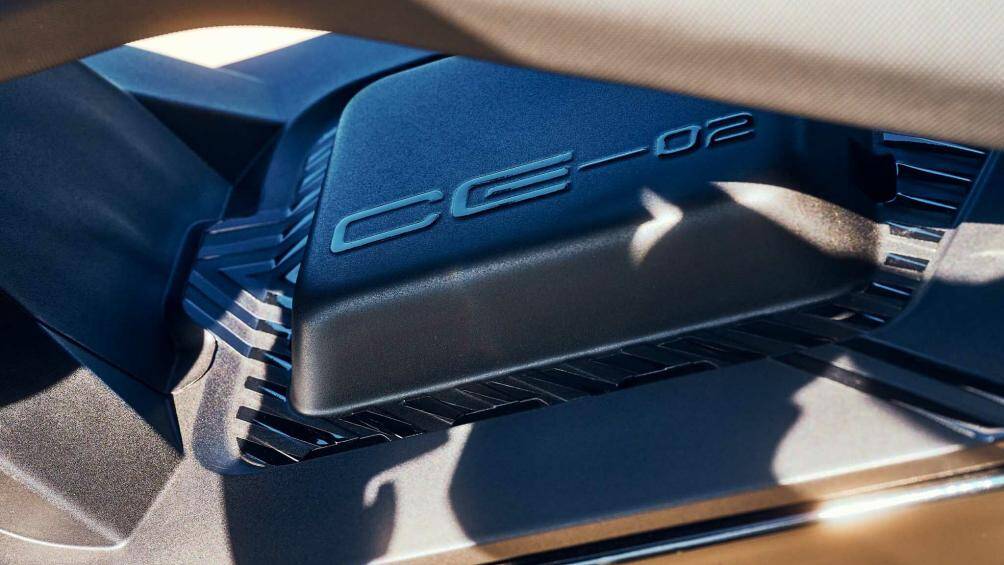 Có hai phiên bản động cơ: bản tiêu chuẩn có công suất tối đa 11 kW [15 mã lực] với mô-men xoắn 55 Nm và phiên bản động cơ 4 kW [5 mã lực] với tốc độ tối đa 45 km/h.