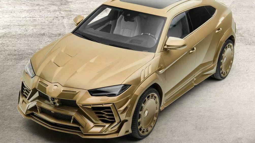 Chiếc Urus này sau đó được hoàn thiện với lớp sơn màu vàng gold được Mansory đặt tên là Bronzo Zenas.
