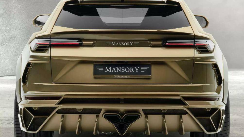 Cụm ống xả được chia làm ba phần nhìn giống như chiếc Apollo Intensa Emozione phiên bản giới hạn.