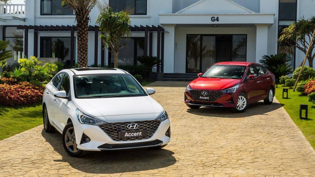 Đạt doanh số tích lũy 7.452 chiếc và chiếm 32% doanh số ô tô du lịch Hyundai, Accent tiếp tục là mẫu xe ăn khách nhất của thương hiệu Hàn Quốc. Accent hiện dẫn đầu nhóm sedan hạng B và đứng thứ ba toàn thị trường về lượng bán ra.