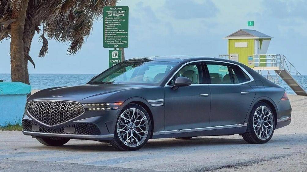 10. Genesis G90: 703 xe.