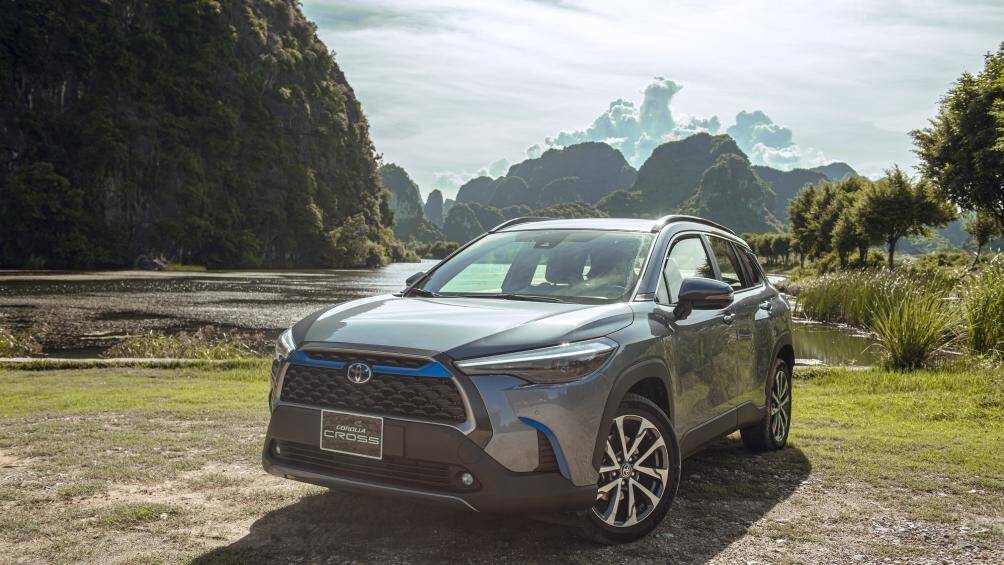 Toyota Corolla Cross thay thế Vios trở thành mẫu xe bán chạy nhất của Toyota sau nửa đầu năm, đạt 6.341 chiếc và chiếm 24% tổng doanh số Toyota, đứng thứ tư toàn thị trường và dẫn đầu phân khúc SUV đô thị.
