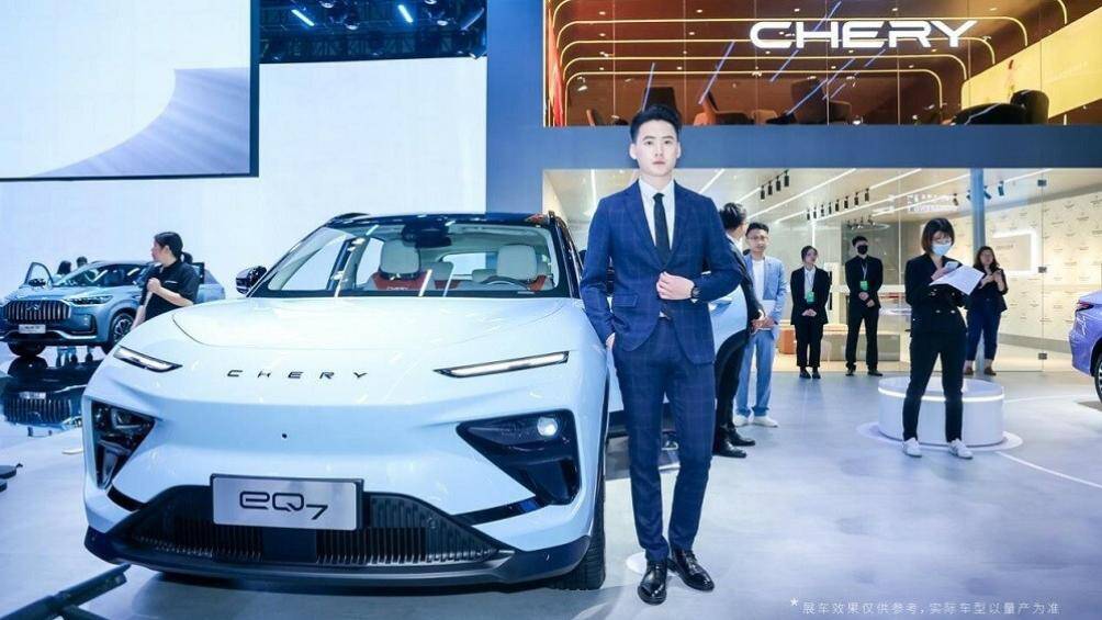 Hãng xe không tiết lộ dung lượng bộ pin, nhưng tuyên bố eQ7 có phạm vi hoạt động lên tới 512 km.