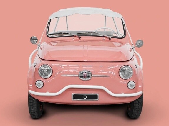 Phiên bản này là ô tô điện mini, hay nói cách khác sử dụng động cơ thuần điện thay vì máy xăng vốn có.